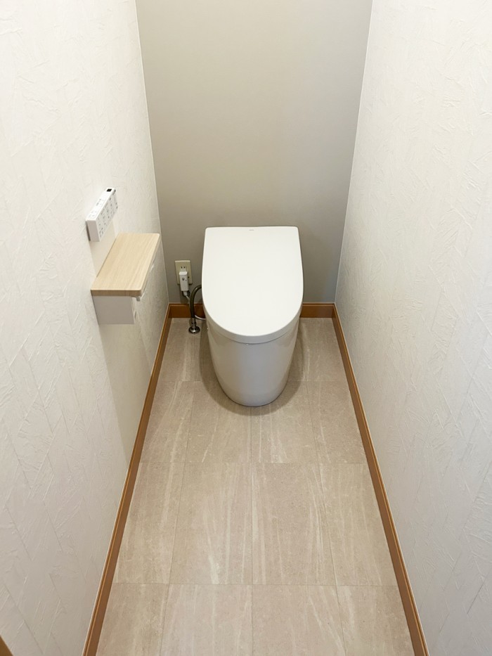 便器が全て陶器製でスッキリした見た目のネオレストAS　世田谷区T様邸